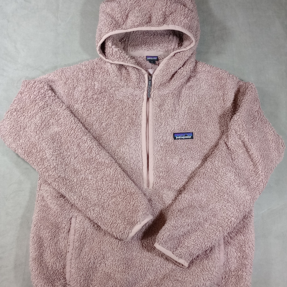 Patagonia Fleece Hoodie in Light Pink